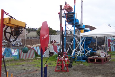 [Click for a larger picture of the Life Sized Mouse Trap]